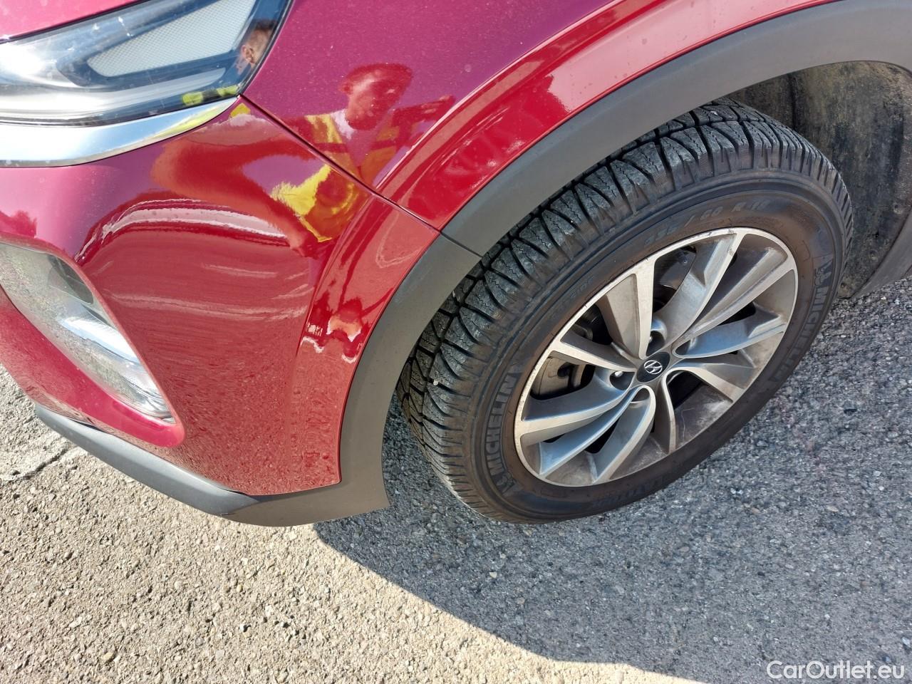  Hyundai  Santa Fe HYUNDAI  / 2018 / 5P / todoterreno 2.2 CRDi Style Auto 4x4 SR #6