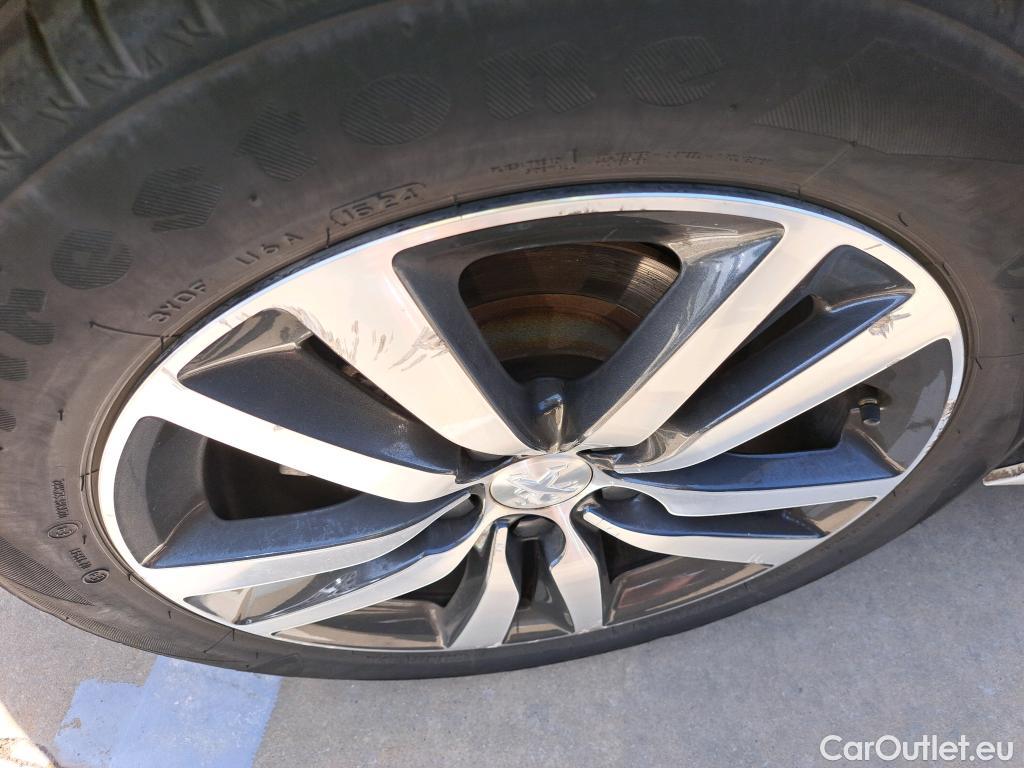  Peugeot  308 PEUGEOT  / 2017 / 5P / berlina con portón 5p Style BlueHDi 130 S&S #8