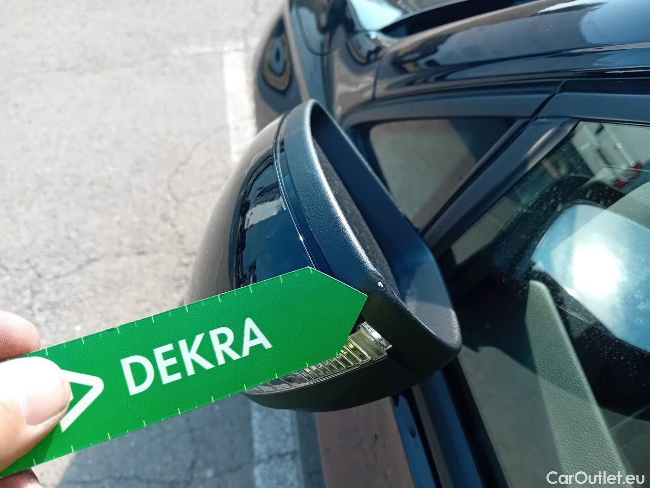  Volkswagen  Golf  VIII Berlina R-Line 1.5 TSI 130CV MT6 E6d #17