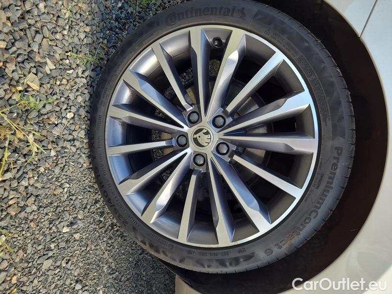  Skoda  Superb  Combi (3V5)(2015) Su.com.2.0TDI 147 4x4 L&K Aut #10