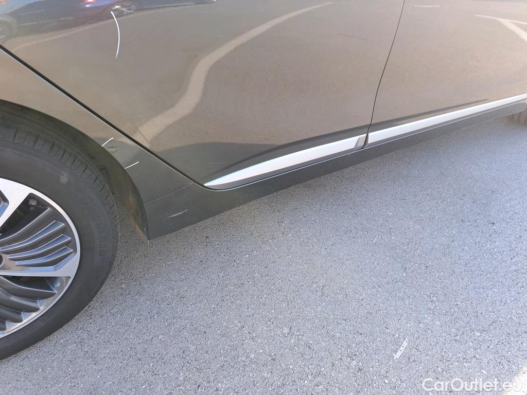  Hyundai   Ioniq HYUNDAI / 2019 / 5P / berlina con portón 1.6 GDI PHEV Klass DCT #17