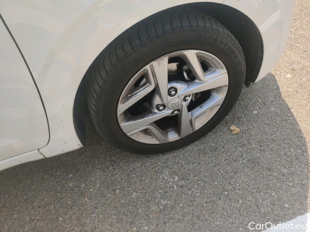  Hyundai  i10 HYUNDAI  / 2020 / 5P / berlina con portón 1.0 Klass #10