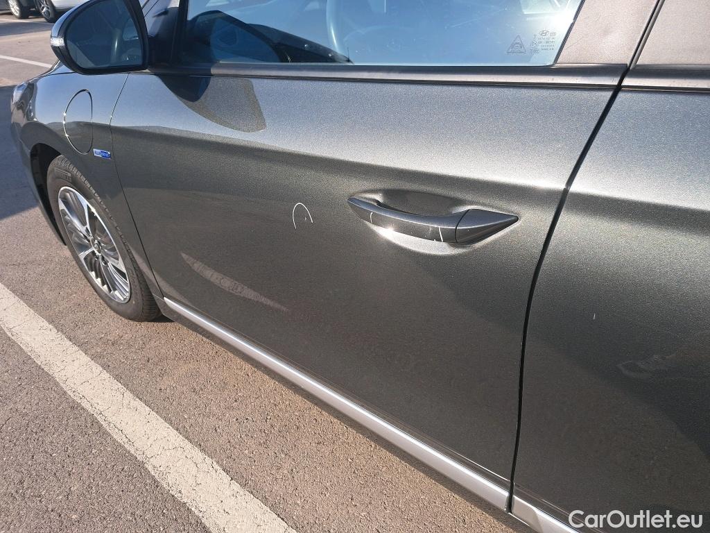  Hyundai   Ioniq HYUNDAI / 2019 / 5P / berlina con portón 1.6 GDI PHEV Klass DCT #29