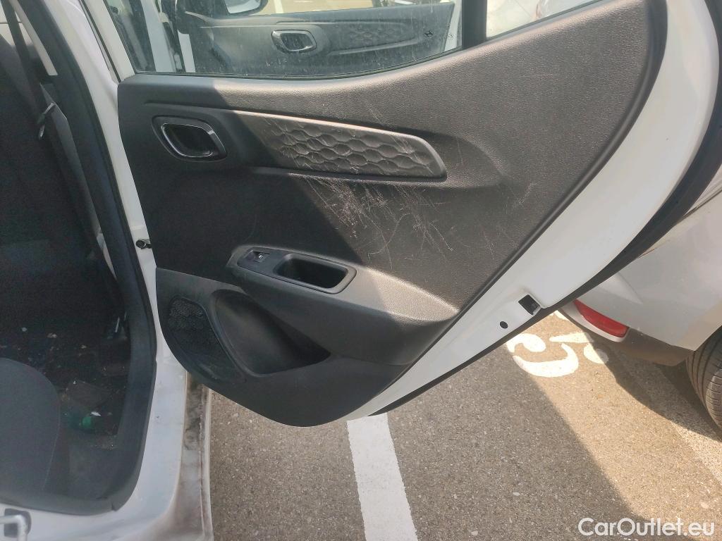  Hyundai  i10 HYUNDAI  / 2020 / 5P / berlina con portón 1.0 Klass #18