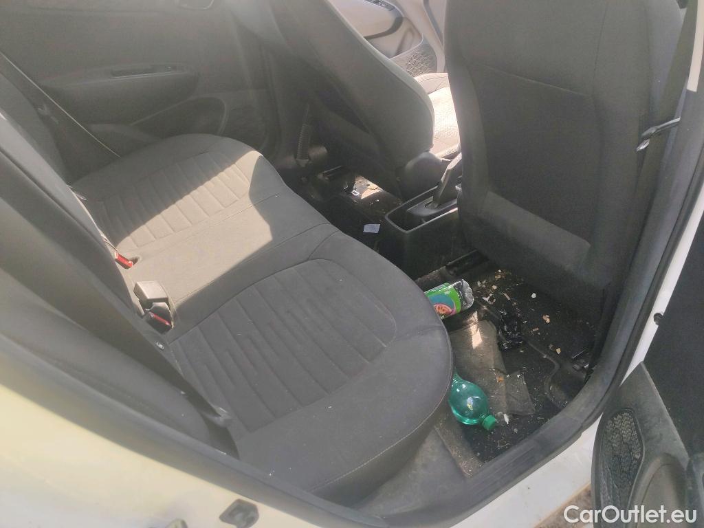  Hyundai  i10 HYUNDAI  / 2020 / 5P / berlina con portón 1.0 Klass #36