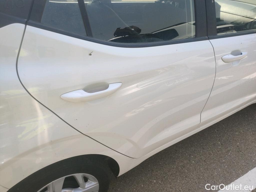  Hyundai  i10 HYUNDAI  / 2020 / 5P / berlina con portón 1.0 Klass #3
