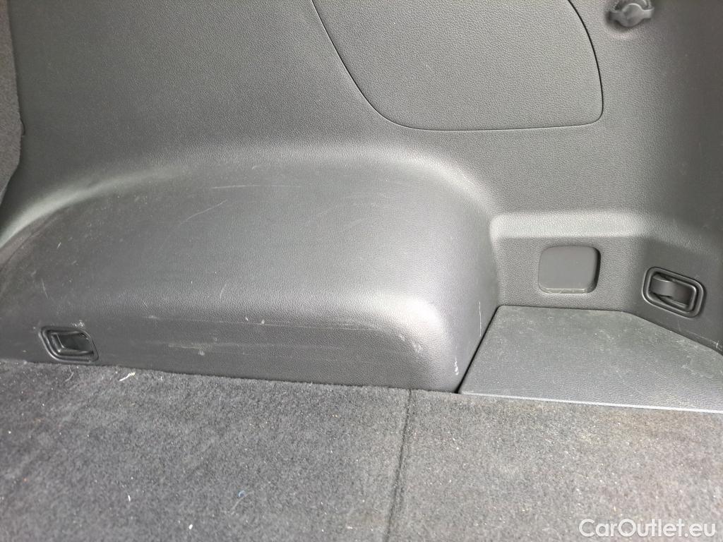  Hyundai  Tucson HYUNDAI  / 2018 / 5P / todoterreno 1.6 CRDI 85kW (116CV) 48V SLE 4X2(SP)(SL) #14