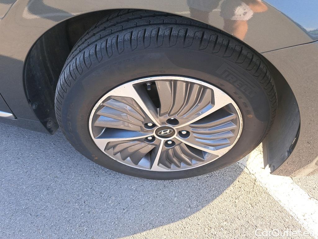  Hyundai   Ioniq HYUNDAI / 2019 / 5P / berlina con portón 1.6 GDI PHEV Klass DCT #3