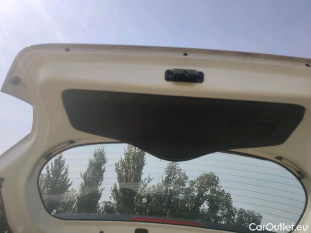 Hyundai  i10 HYUNDAI  / 2020 / 5P / berlina con portón 1.0 Klass #16