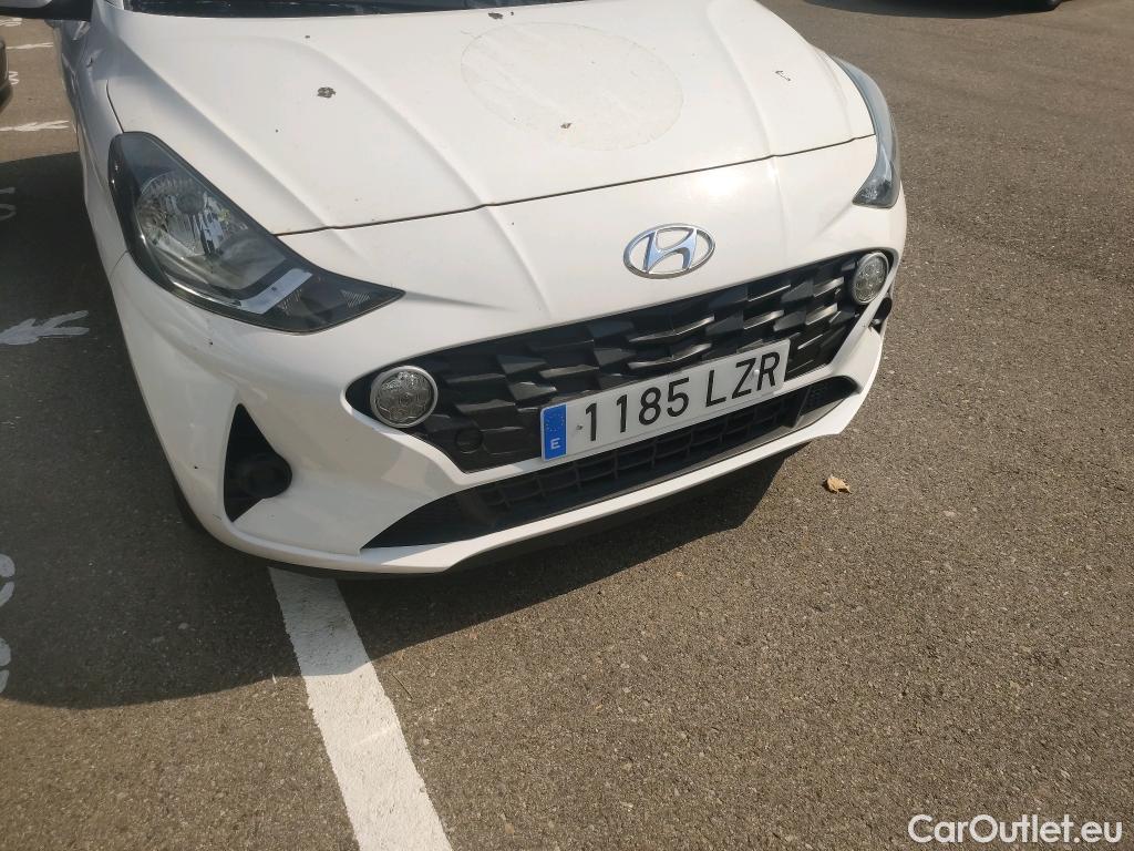  Hyundai  i10 HYUNDAI  / 2020 / 5P / berlina con portón 1.0 Klass #28