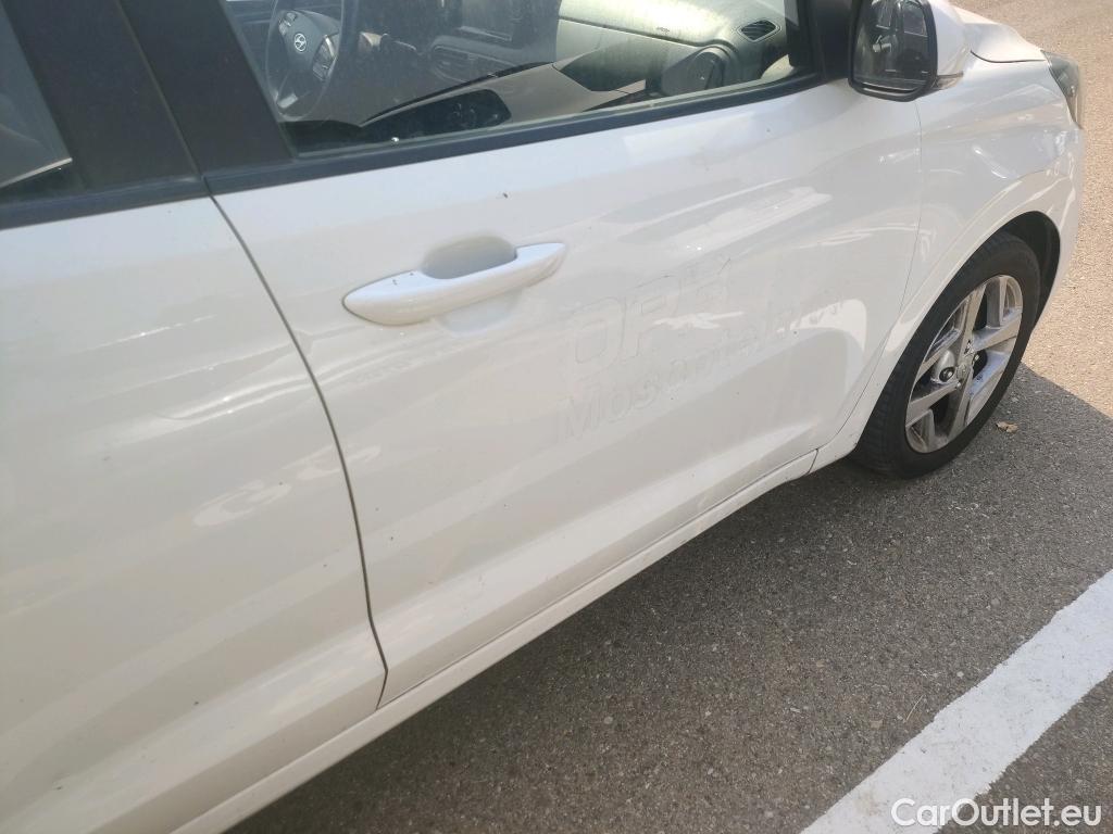  Hyundai  i10 HYUNDAI  / 2020 / 5P / berlina con portón 1.0 Klass #14