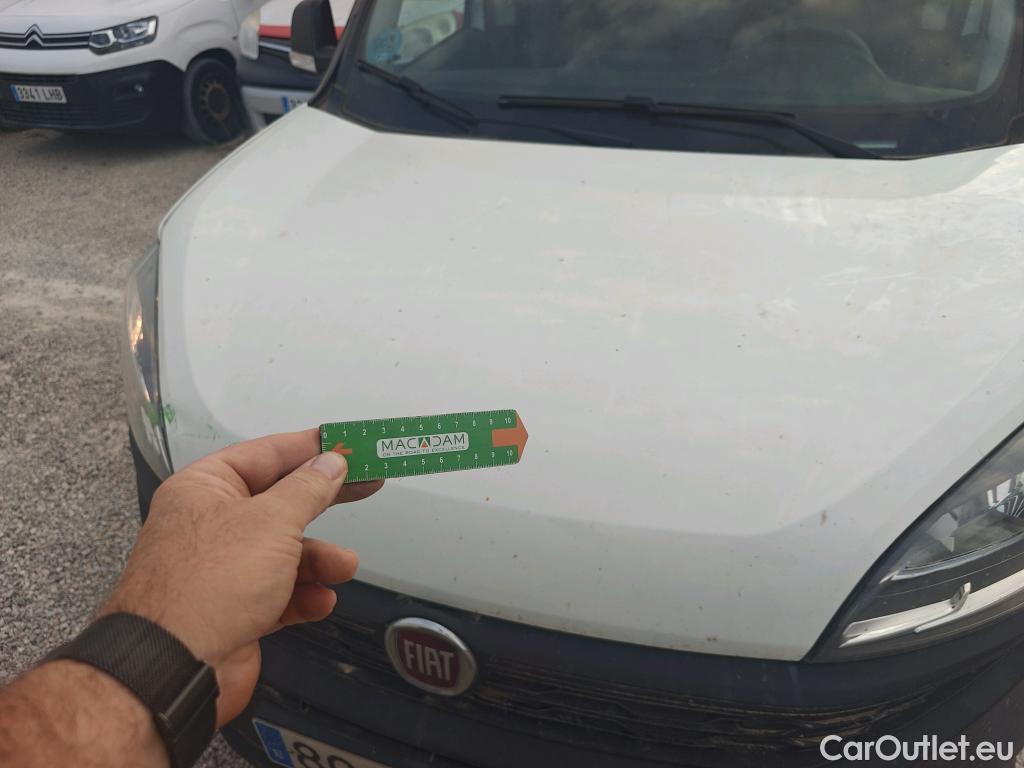  Fiat  Doblo FIAT Doblò Cargo/2015/4P/furgón derivado de turismo Cargo SX 1.3 Mjet 70 kW (95 CV) #25