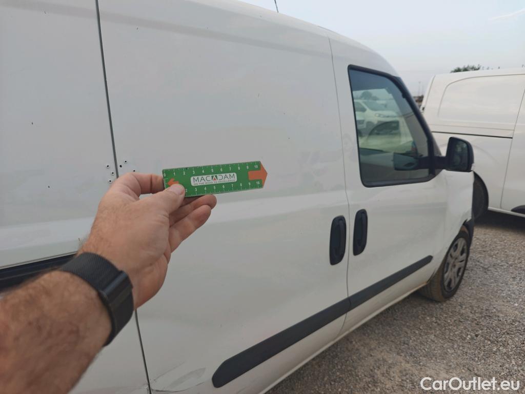  Fiat  Doblo FIAT Doblò Cargo/2015/4P/furgón derivado de turismo Cargo SX 1.3 Mjet 70 kW (95 CV) #17
