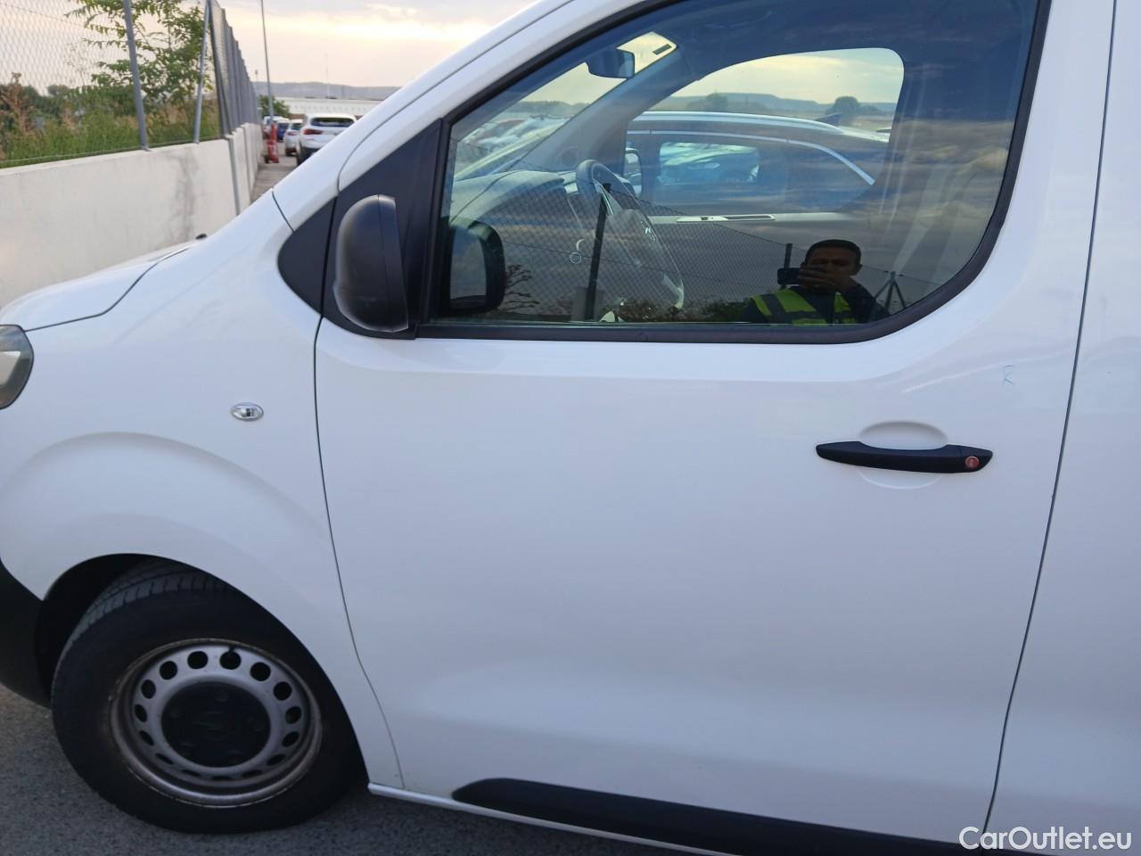  Opel  Vivaro OPEL  / 2019 / 4P / combi 1.5 Diésel 74kW (100CV) M Std Express #38