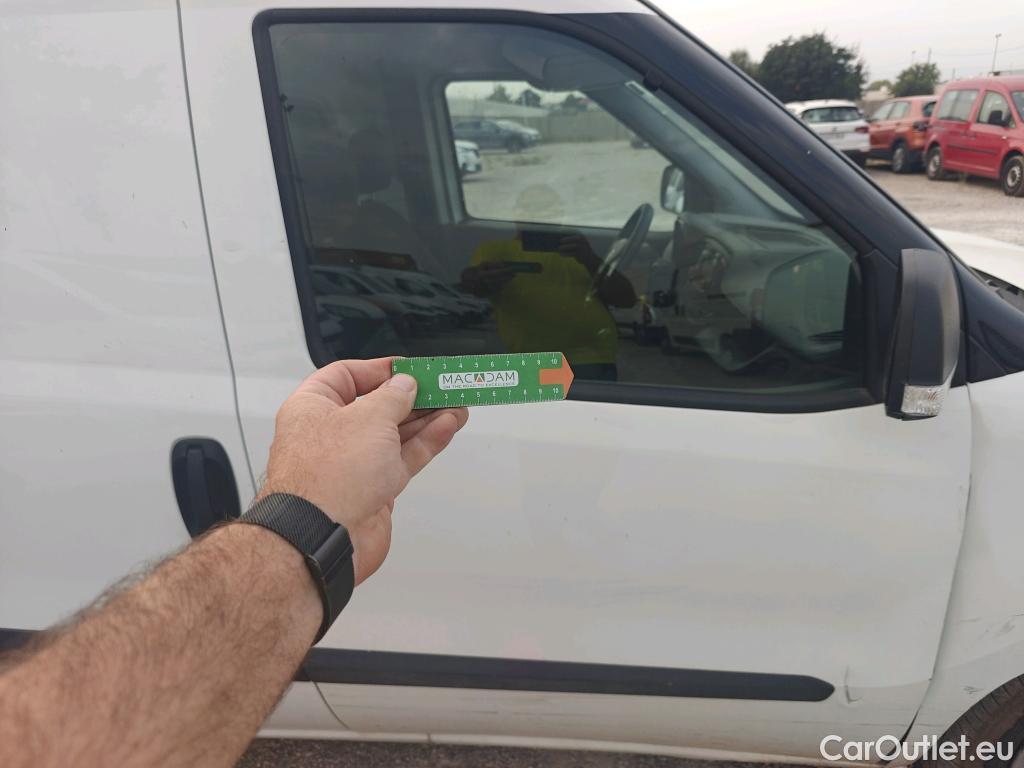  Fiat  Doblo FIAT Doblò Cargo/2015/4P/furgón derivado de turismo Cargo SX 1.3 Mjet 70 kW (95 CV) #23