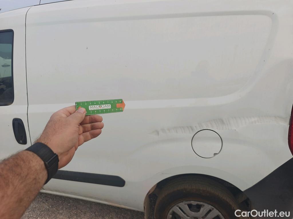  Fiat  Doblo FIAT Doblò Cargo/2015/4P/furgón derivado de turismo Cargo SX 1.3 Mjet 70 kW (95 CV) #1