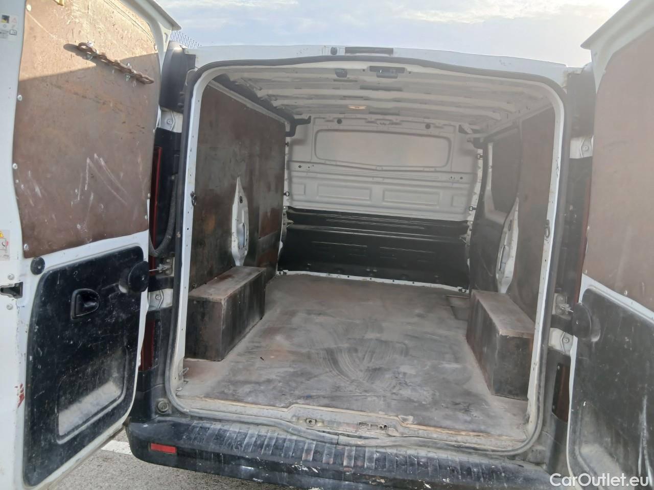  Renault  Trafic RENAULT  / 2019 / 4P / furgón Furgón 27 L1H1 Energy BluedCi 88 kW #4