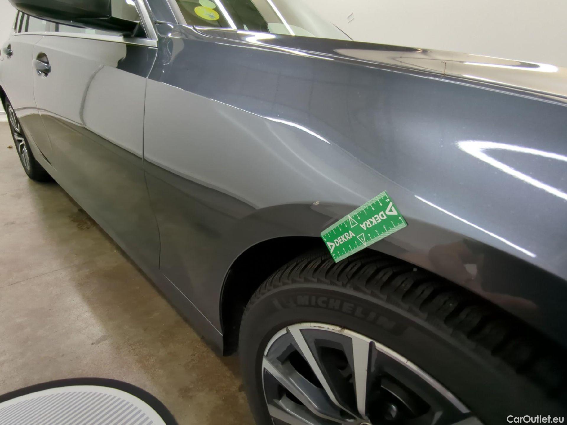  Bmw  Serie 3 BMW Série 3 Touring / 2019 / 5P / Break 320d xDrive 190ch Business Design BVA8 #22
