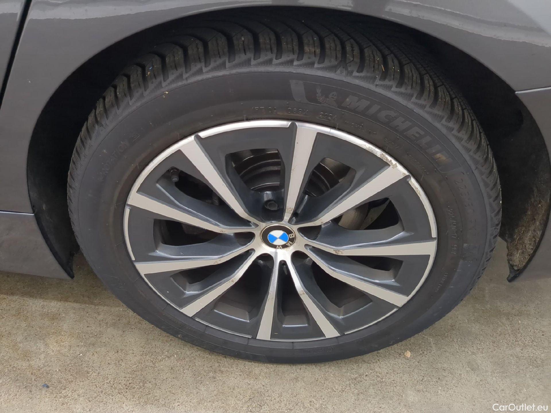  Bmw  Serie 3 BMW Série 3 Touring / 2019 / 5P / Break 320d xDrive 190ch Business Design BVA8 #2