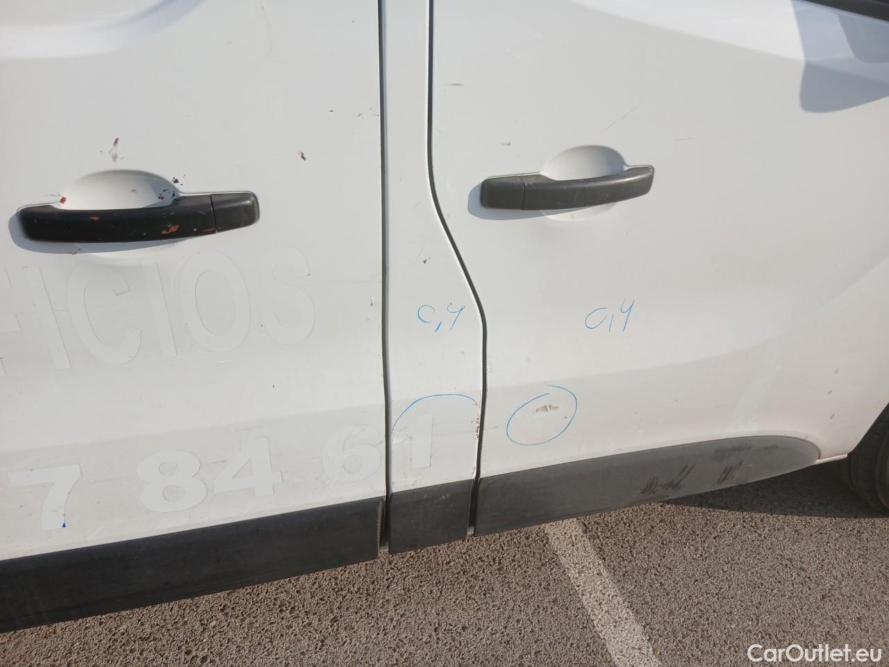  Renault  Trafic RENAULT  / 2019 / 4P / furgón Furgón 27 L1H1 Energy BluedCi 88 kW #35