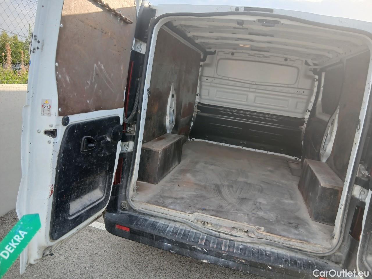  Renault  Trafic RENAULT  / 2019 / 4P / furgón Furgón 27 L1H1 Energy BluedCi 88 kW #3