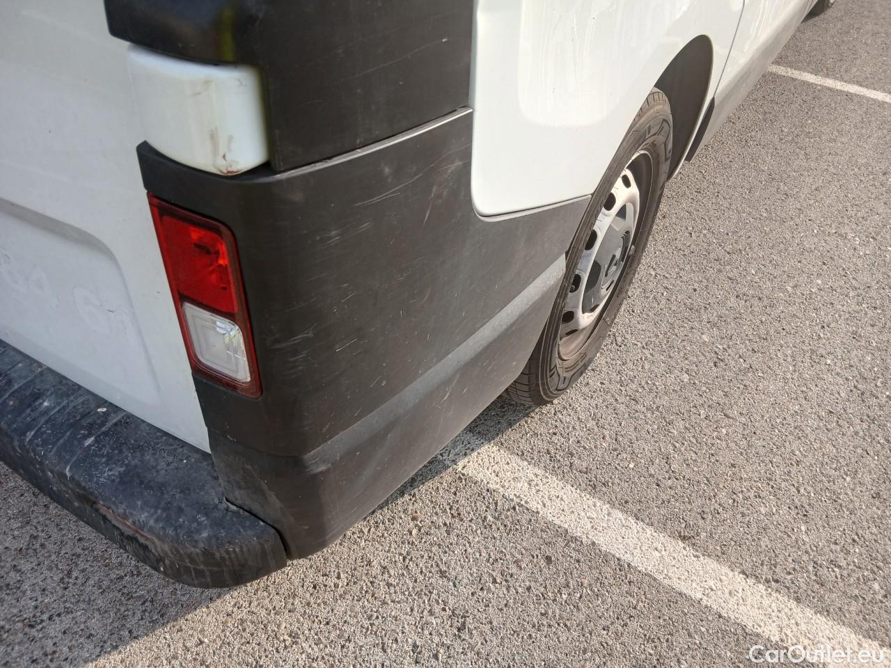  Renault  Trafic RENAULT  / 2019 / 4P / furgón Furgón 27 L1H1 Energy BluedCi 88 kW #23