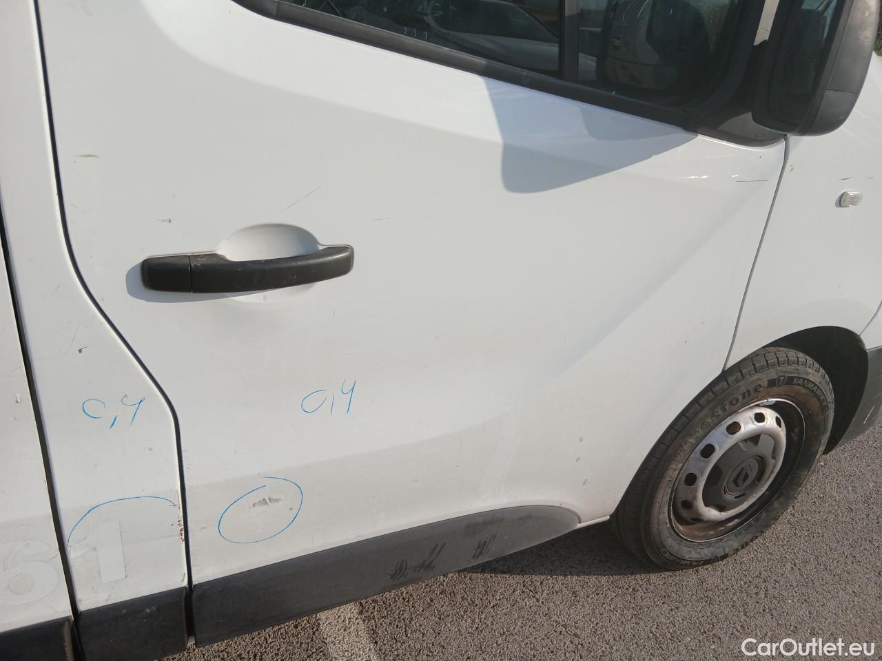  Renault  Trafic RENAULT  / 2019 / 4P / furgón Furgón 27 L1H1 Energy BluedCi 88 kW #37