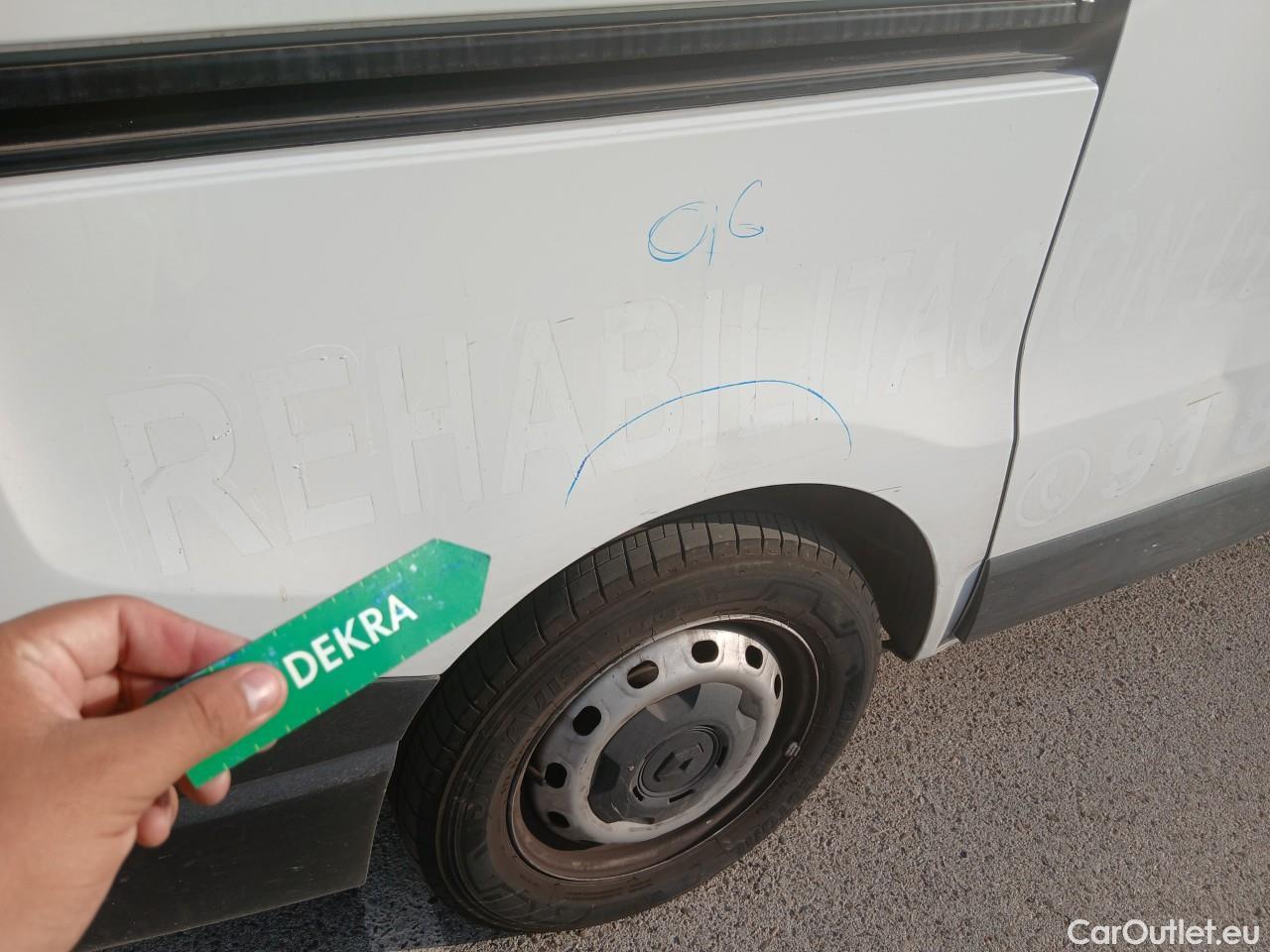  Renault  Trafic RENAULT  / 2019 / 4P / furgón Furgón 27 L1H1 Energy BluedCi 88 kW #32