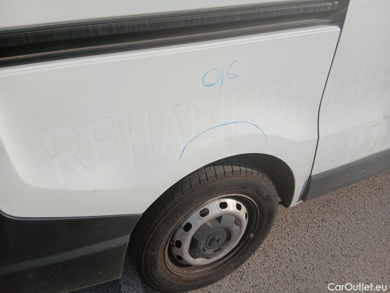  Renault  Trafic RENAULT  / 2019 / 4P / furgón Furgón 27 L1H1 Energy BluedCi 88 kW #31