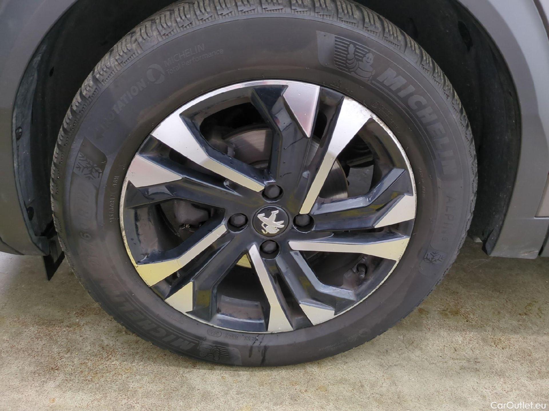  Peugeot  2008  Allure Business 1.2 PureTech 130CV BVM6 E6d #1