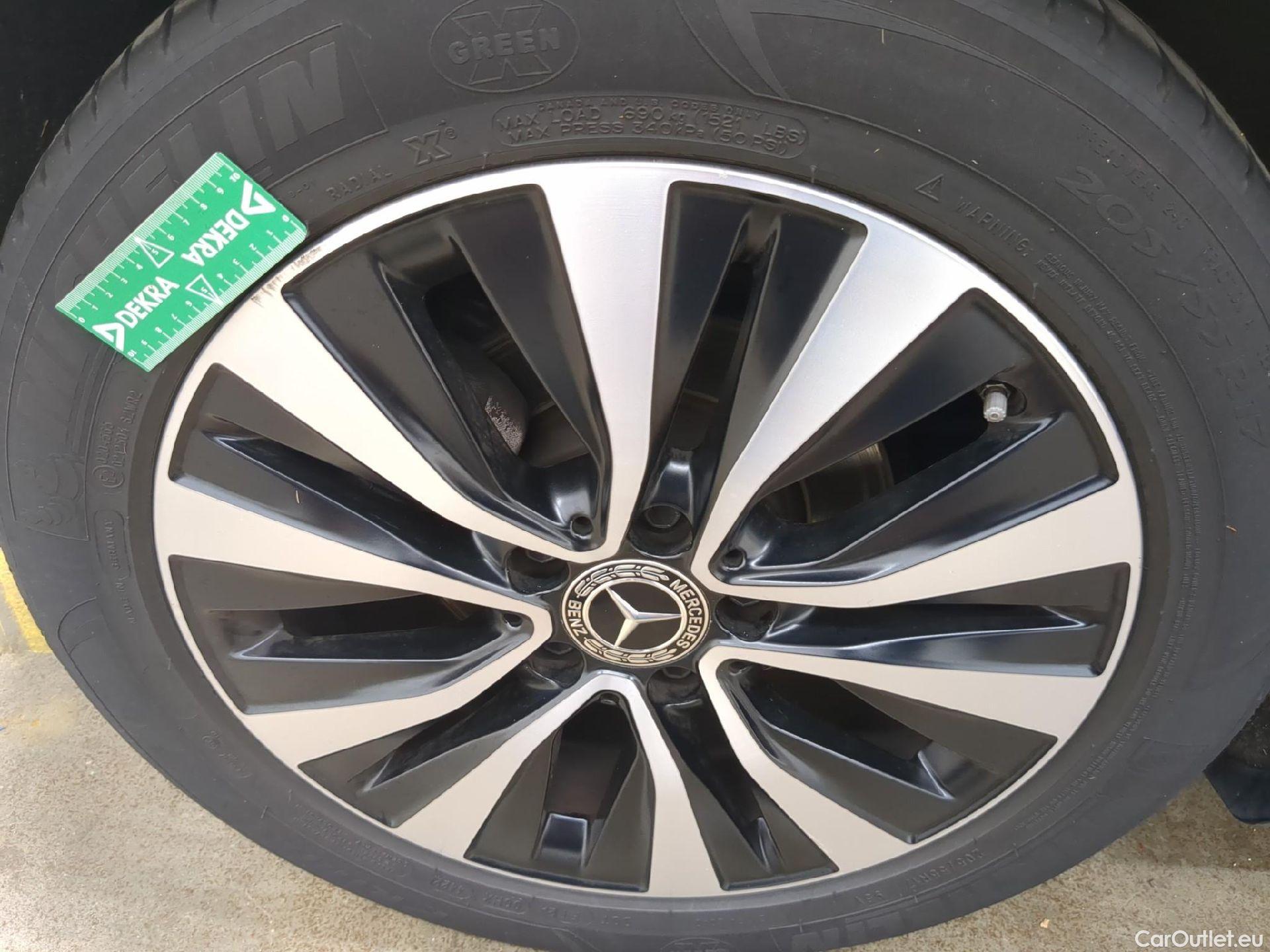  Mercedes  A-Klasse MERCEDES-BENZ Classe A Compact / 2018 / 5P / Berline A 180 d Business Line 7G-DCT #14