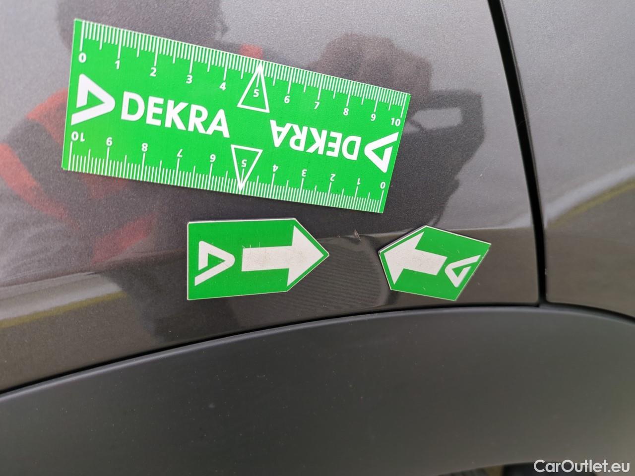  Citroen  C4 Cactus CITROEN  VU 5p Berline BlueHDi 100 SandS BVM6 Feel Nav #51