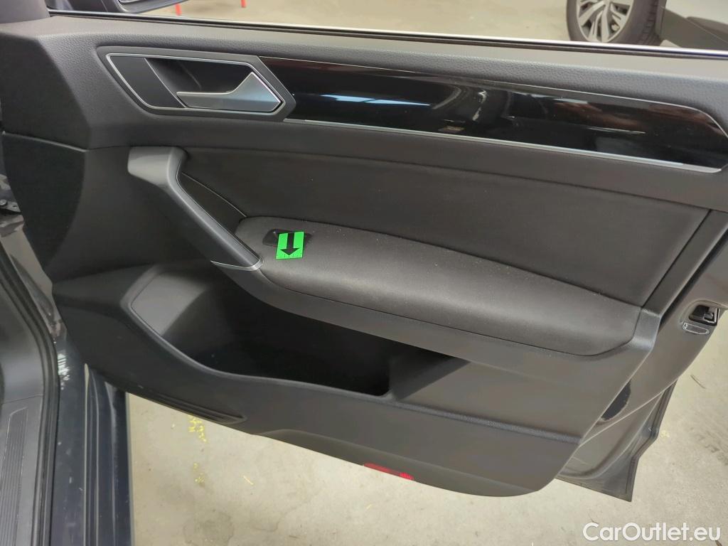  Volkswagen  Touran 1.5 TSI 150CP Highline DSG #41