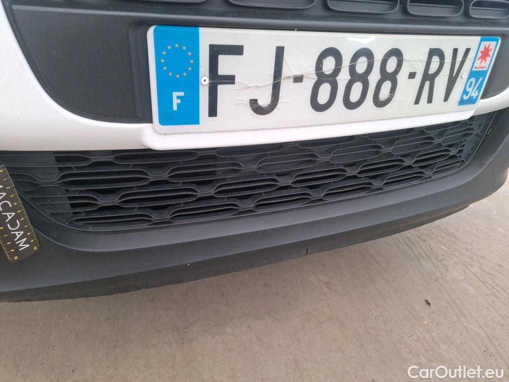  Citroen  C3  Société Feel Nav 1.2 PureTech 80CV BVM5 E6d #3