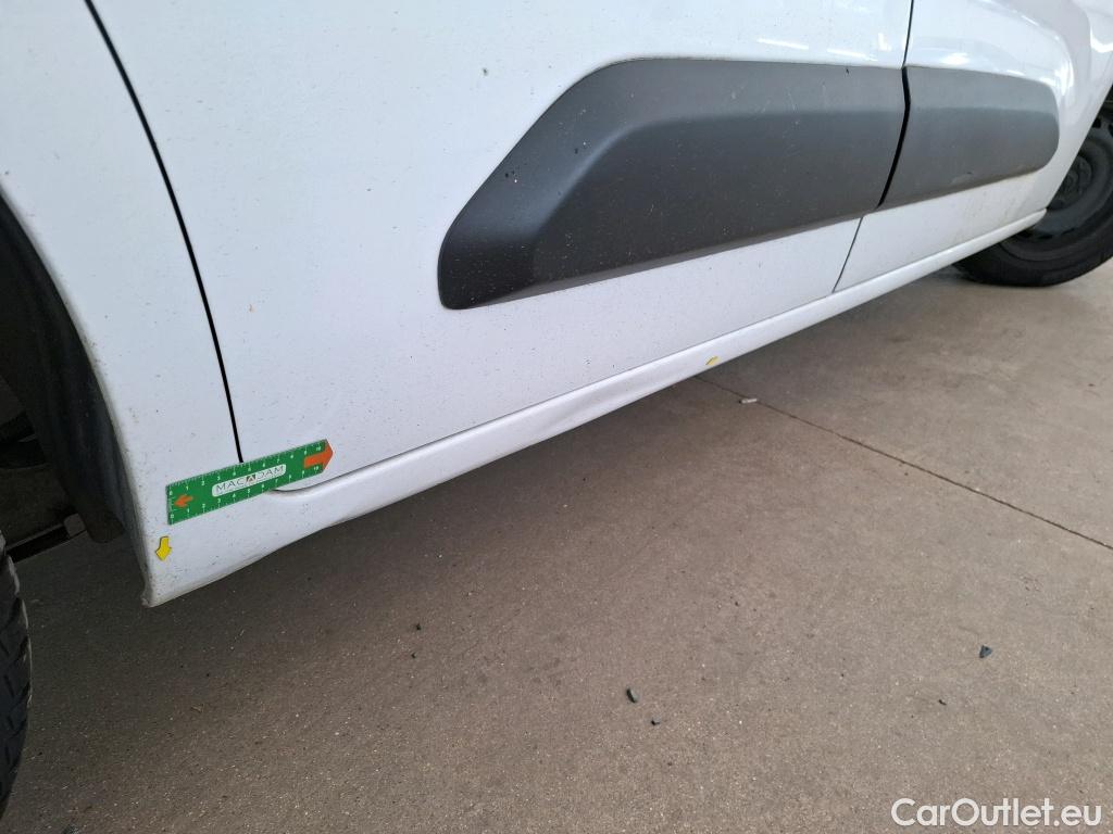  Opel  Combo OPEL  / 2018 / 4P / Fourgonnette 1.5 diesel 100chL1H1/stand CARGO PACK C #17