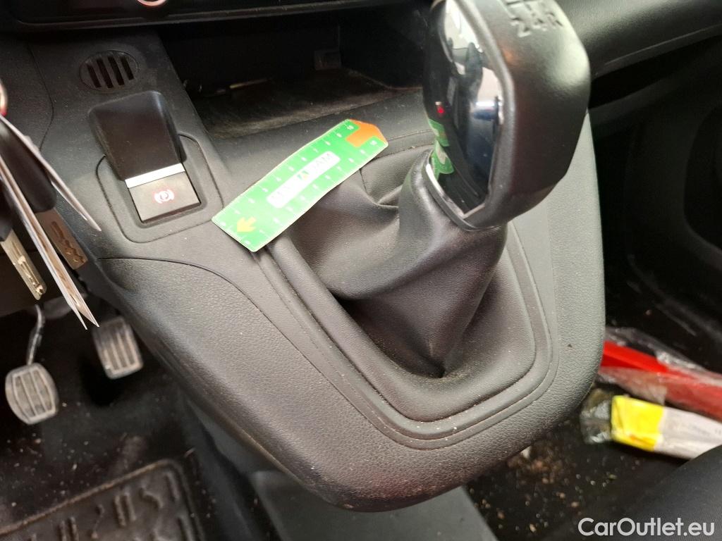  Opel  Combo OPEL  / 2018 / 4P / Fourgonnette 1.5 diesel 100chL1H1/stand CARGO PACK C #27