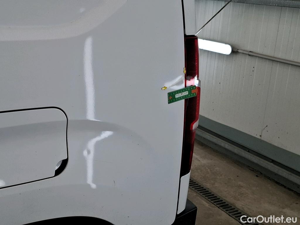  Opel  Combo OPEL  / 2018 / 4P / Fourgonnette 1.5 diesel 100chL1H1/stand CARGO PACK C #26