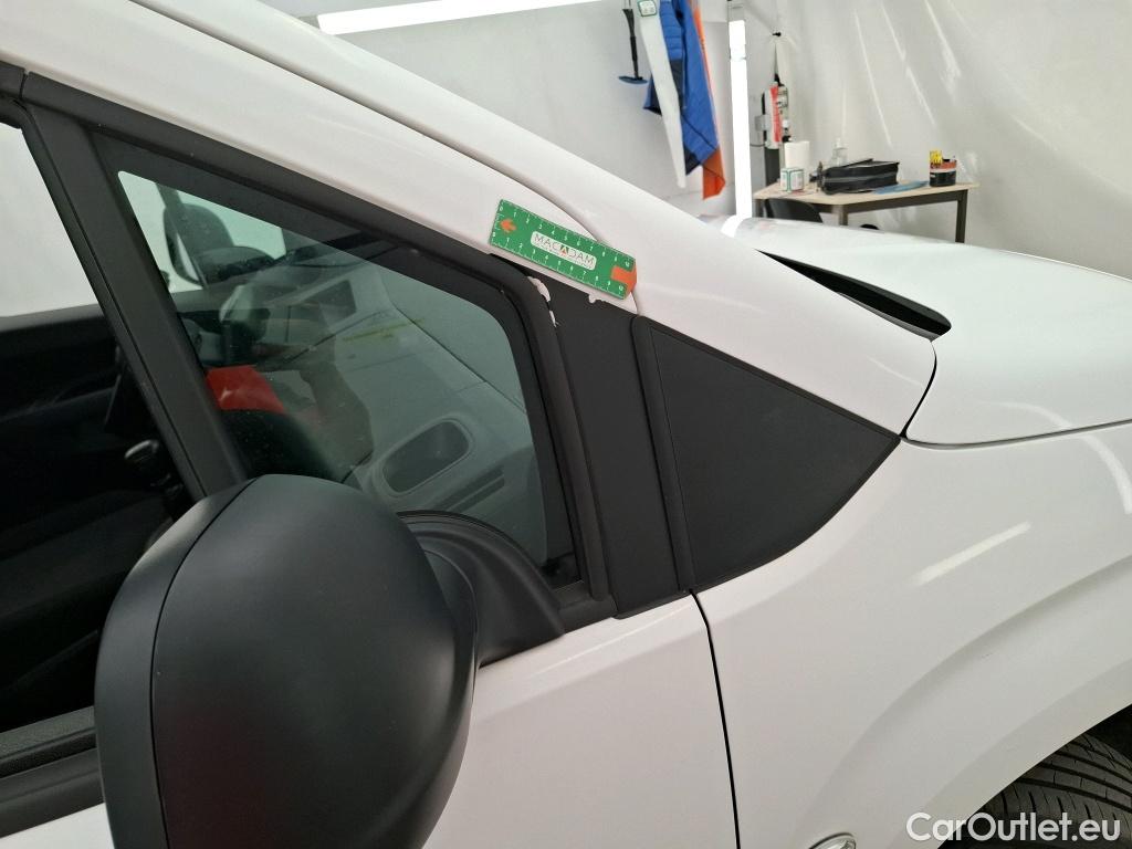  Peugeot  Partner PEUGEOT  / 2018 / 5P / Fourgonnette BLUEHDI 130 S&S LONG Cabine App #19