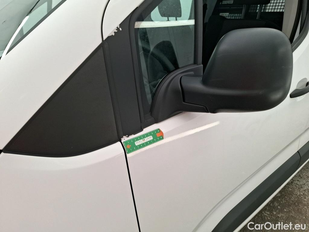  Peugeot  Partner PEUGEOT  / 2018 / 5P / Fourgonnette BLUEHDI 130 S&S LONG Cabine App #16
