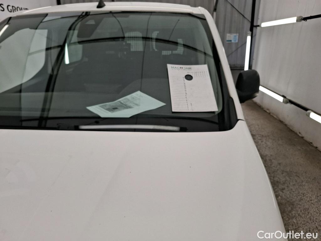  Peugeot  Partner PEUGEOT  / 2018 / 5P / Fourgonnette BLUEHDI 130 S&S LONG Cabine App #4