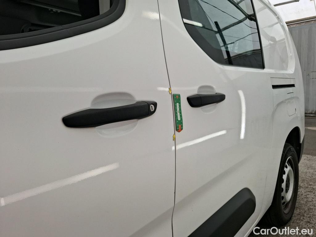  Peugeot  Partner PEUGEOT  / 2018 / 5P / Fourgonnette BLUEHDI 130 S&S LONG Cabine App #6