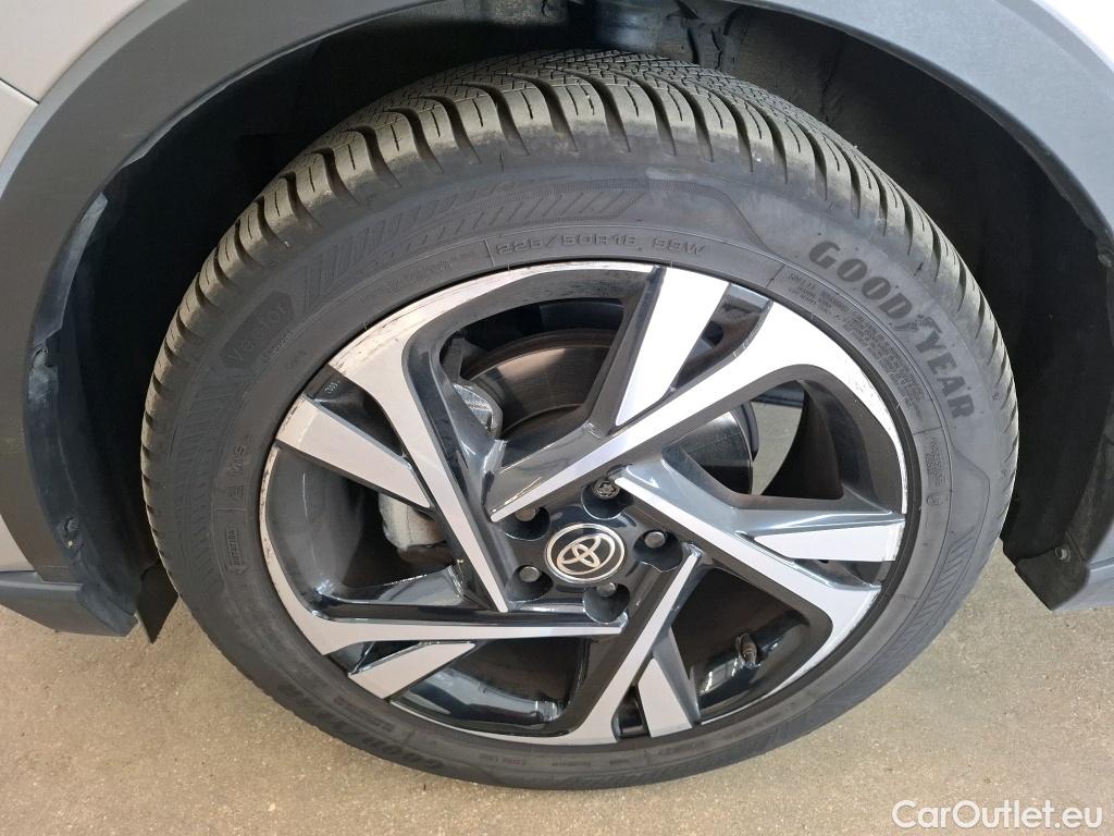  Toyota  C-HR TOYOTA  / 2016 / 5P / SUV 2.0 HYBRIDE 184 EDITION(SP) #4