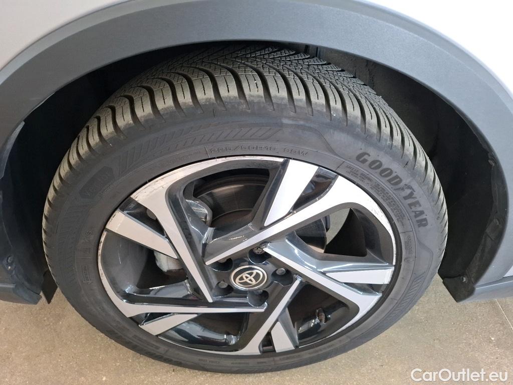  Toyota  C-HR TOYOTA  / 2016 / 5P / SUV 2.0 HYBRIDE 184 EDITION(SP) #3