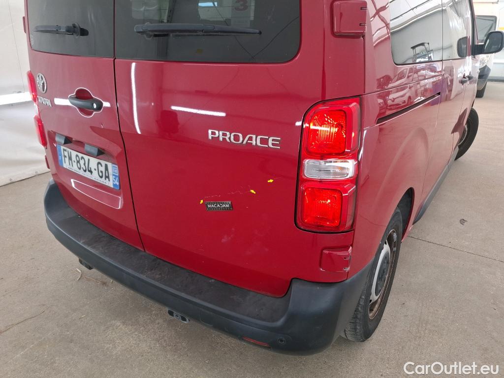  Toyota  Proace TOYOTA  4p Combi 1.5 D MEDIUM 120 D-4D DYNAMIC #40