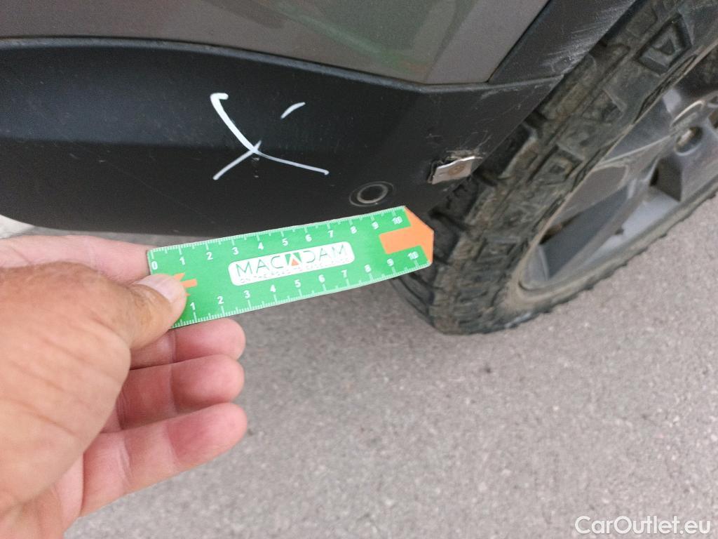  Land Rover  Defender LAND ROVER  / 2019 / 5P / todoterreno 2.0 P300 SI4 SE 110 Auto 4WD #37