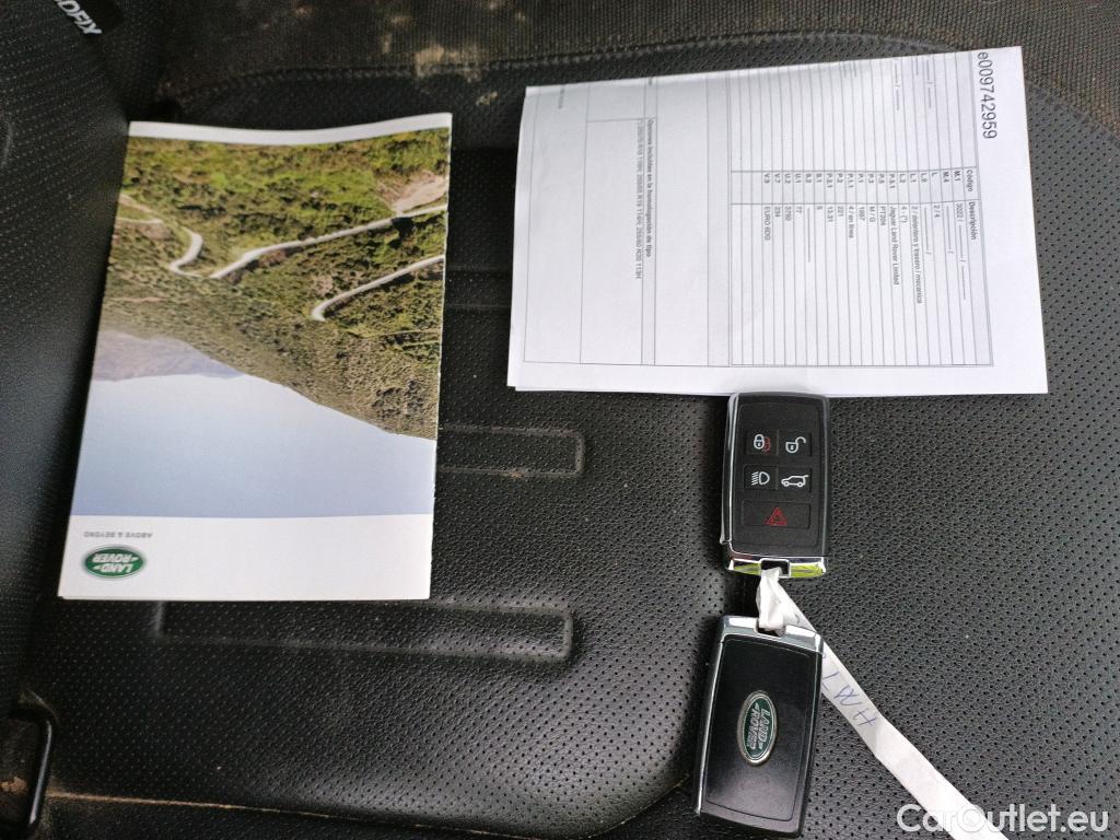  Land Rover  Defender LAND ROVER  / 2019 / 5P / todoterreno 2.0 P300 SI4 SE 110 Auto 4WD #40