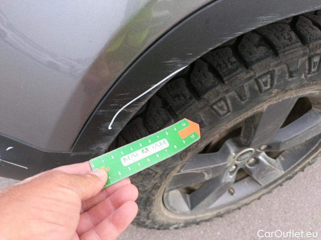 Land Rover  Defender LAND ROVER  / 2019 / 5P / todoterreno 2.0 P300 SI4 SE 110 Auto 4WD #57