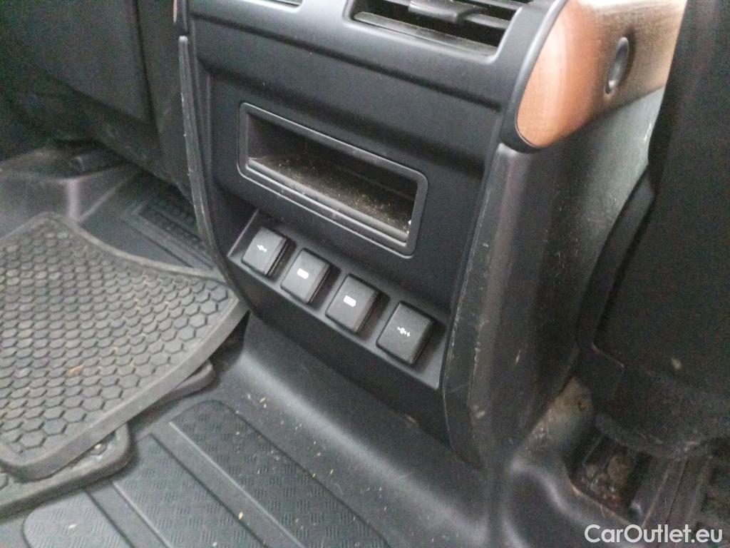  Land Rover  Defender LAND ROVER  / 2019 / 5P / todoterreno 2.0 P300 SI4 SE 110 Auto 4WD #13