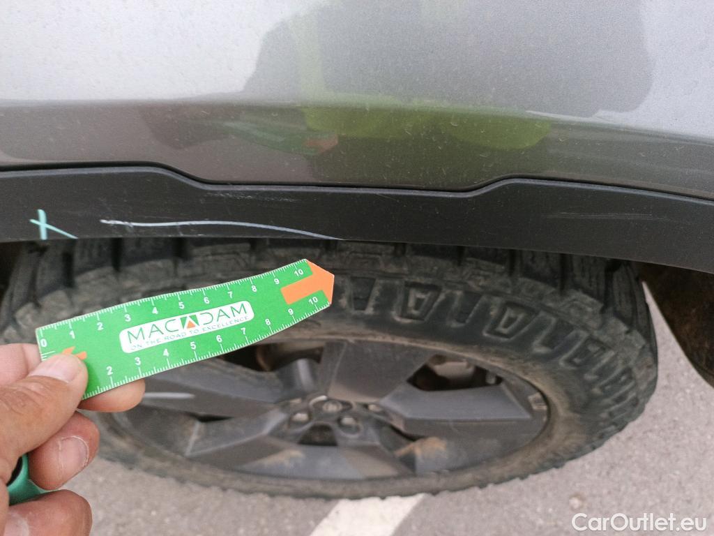  Land Rover  Defender LAND ROVER  / 2019 / 5P / todoterreno 2.0 P300 SI4 SE 110 Auto 4WD #61