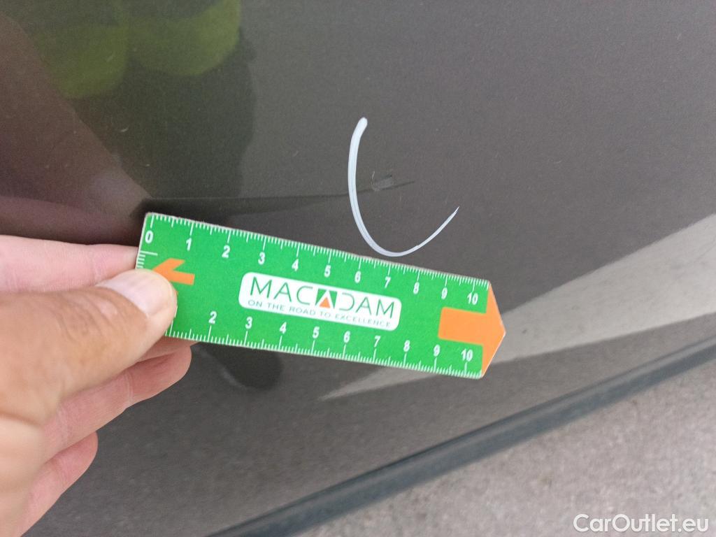  Land Rover  Defender LAND ROVER  / 2019 / 5P / todoterreno 2.0 P300 SI4 SE 110 Auto 4WD #69